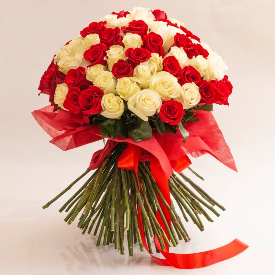 Buchet 101 trandafiri rosii si albi